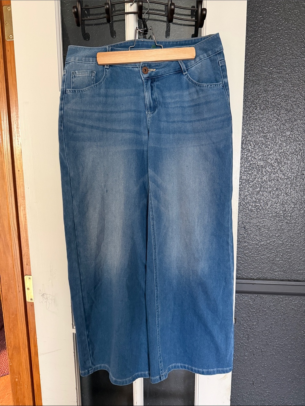 HALARA Asymmetrical Wide-Leg Denim Jeans in Blue